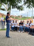 alunos-fazem-corredor-humano-para-homenagear-professor-em-ultimo-dia-de-aula:-‘me-senti-como-um-pai-que-recebe-o-carinho-dos-filhos’