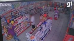 video:-assaltante-embriagado-invade-farmacia-armado-com-faca-e-e-expulso-por-funcionario-com-banco