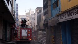 apos-tres-dias-do-incendio,-loja-volta-a-pegar-fogo-no-centro-de-caruaru;-predio-sera-demolido