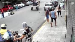 video:-homem-fica-ferido-apos-ser-arremessado-de-carroca-em-alta-velocidade-em-arcoverde